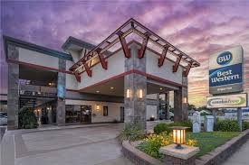 Exterior image of the Best Western Angus Inn in Great Bend, Kansas.